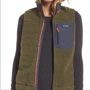 New Patagonia Retro X Classic Fleece Sherpa Vest in Fatigue Green. Size M, new